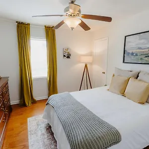 centrally-located-2br-overton-square-unit-2-fast-wifi.memphishotelsnow.com/